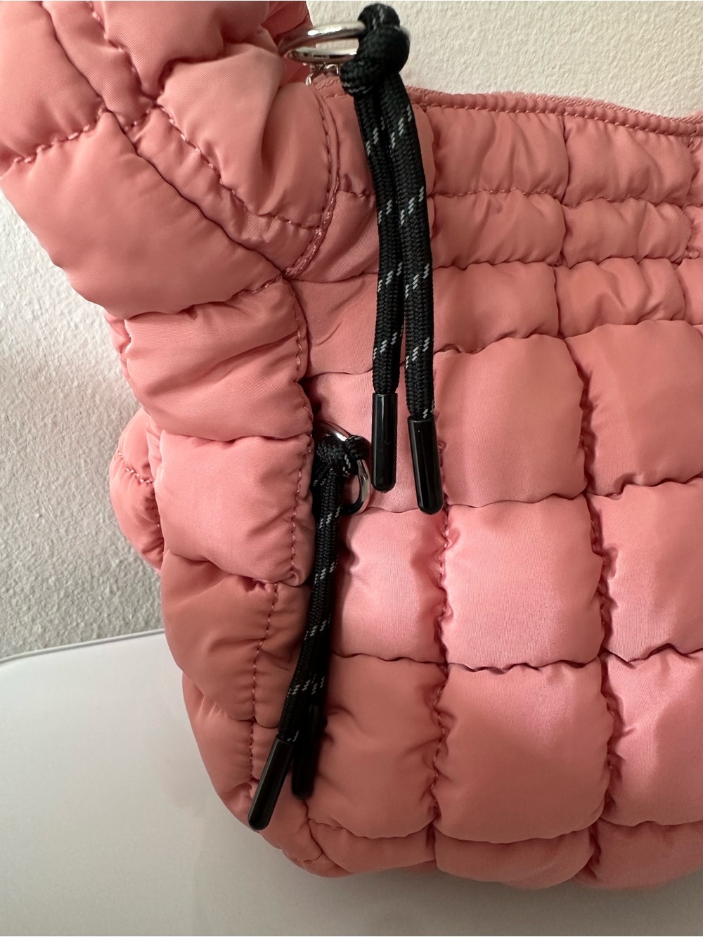 Free People Movement Carryall pink quilted bag. New, without tag. - Picture 6 of 15